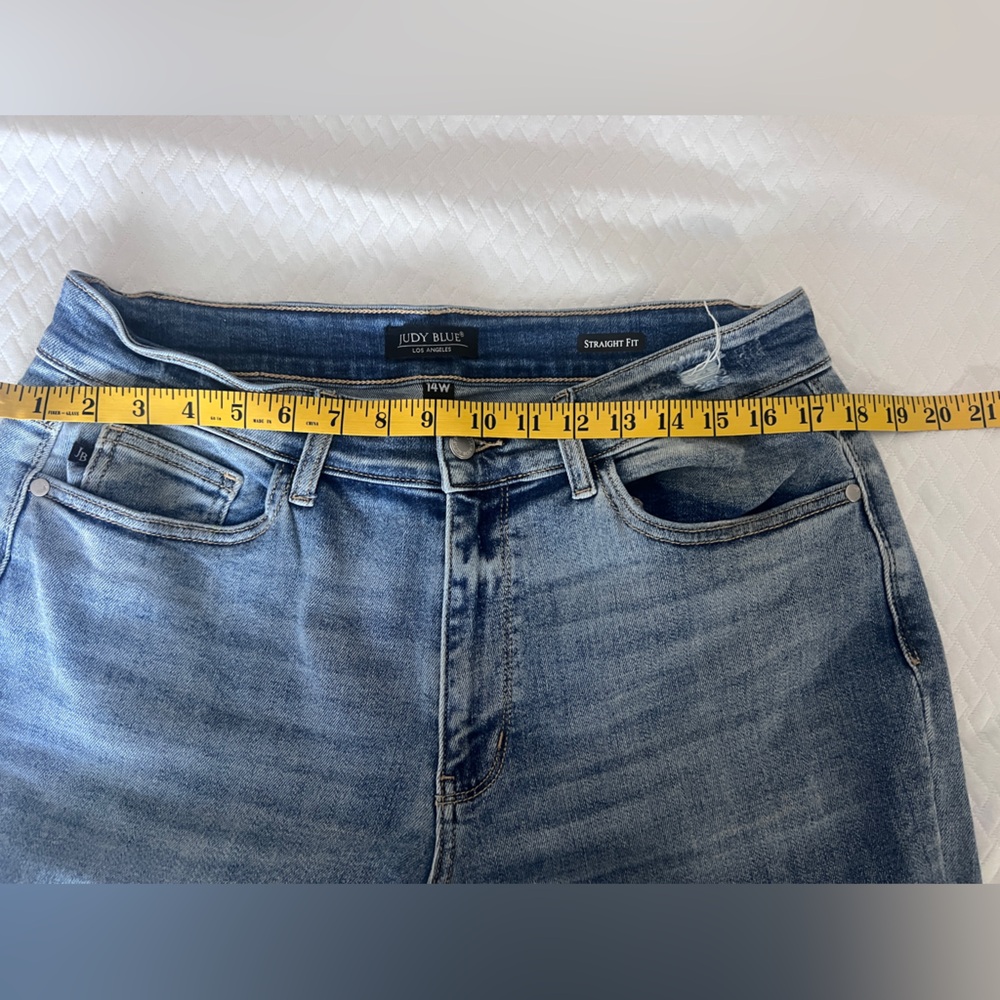 Judy Blue Light Wash Straight Fit Jeans - Picture 12 of 13